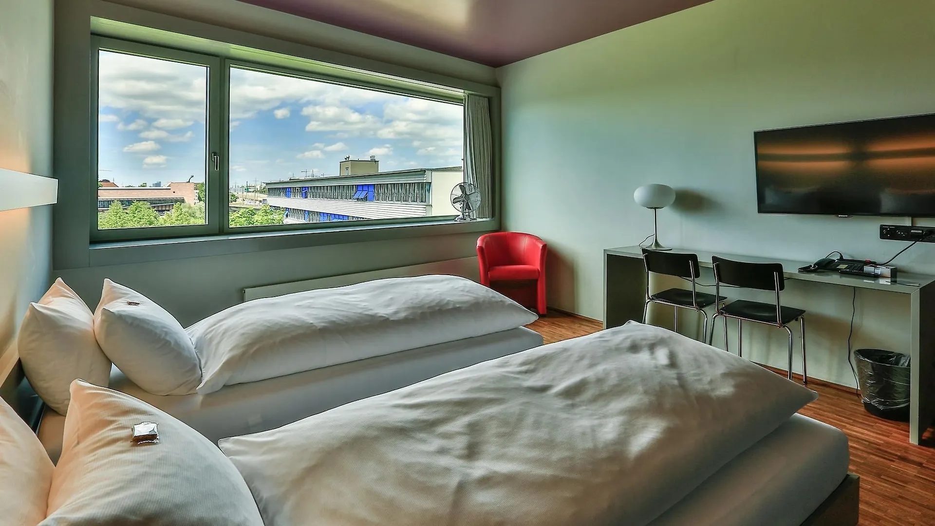 Dasbreitehotel Am Rhein Basel Hotel