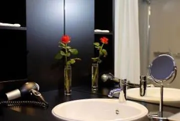 Dasbreitehotel Am Rhein Basel 3*,