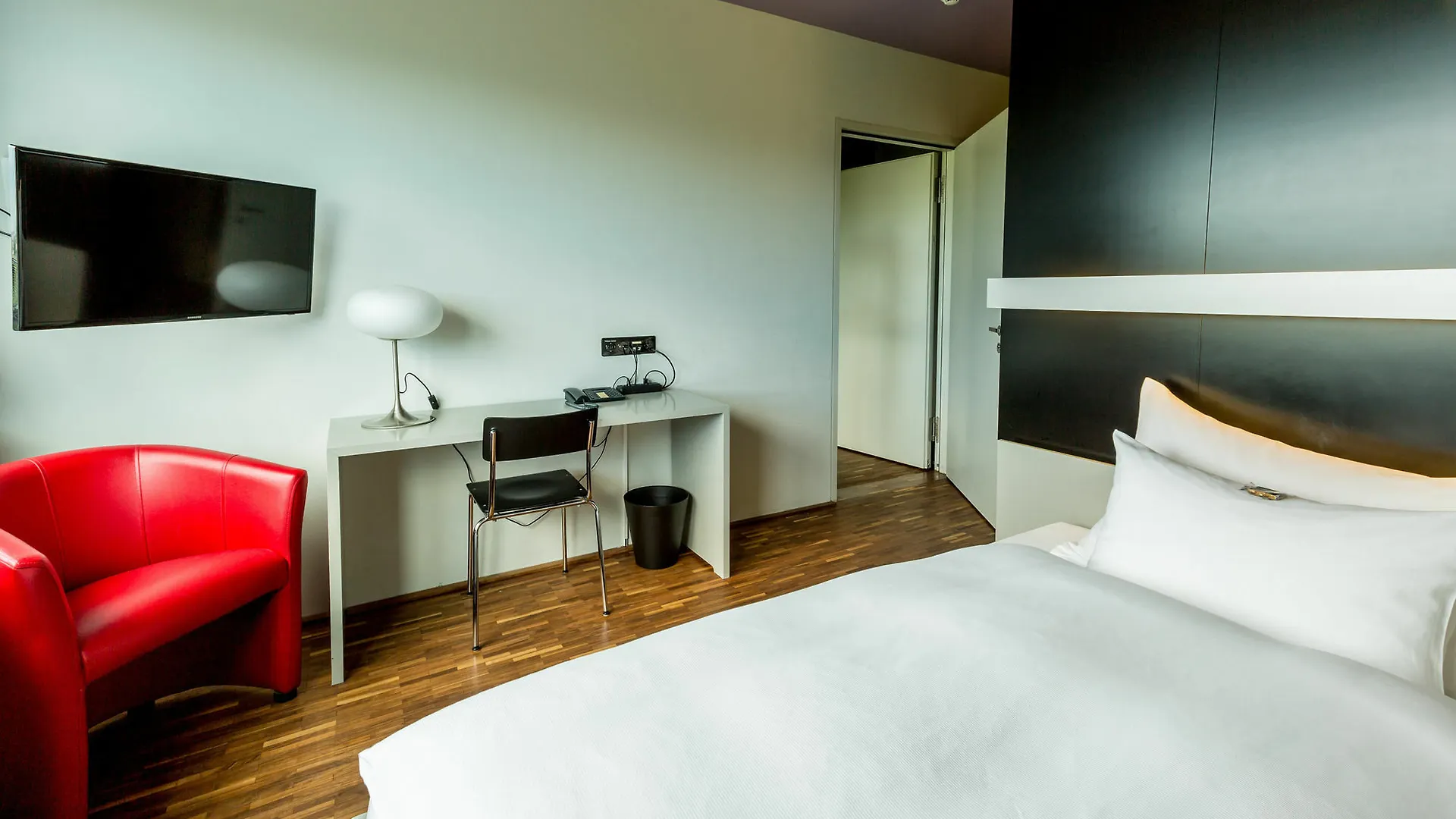 *** Hotel Dasbreitehotel Am Rhein Basel Switzerland